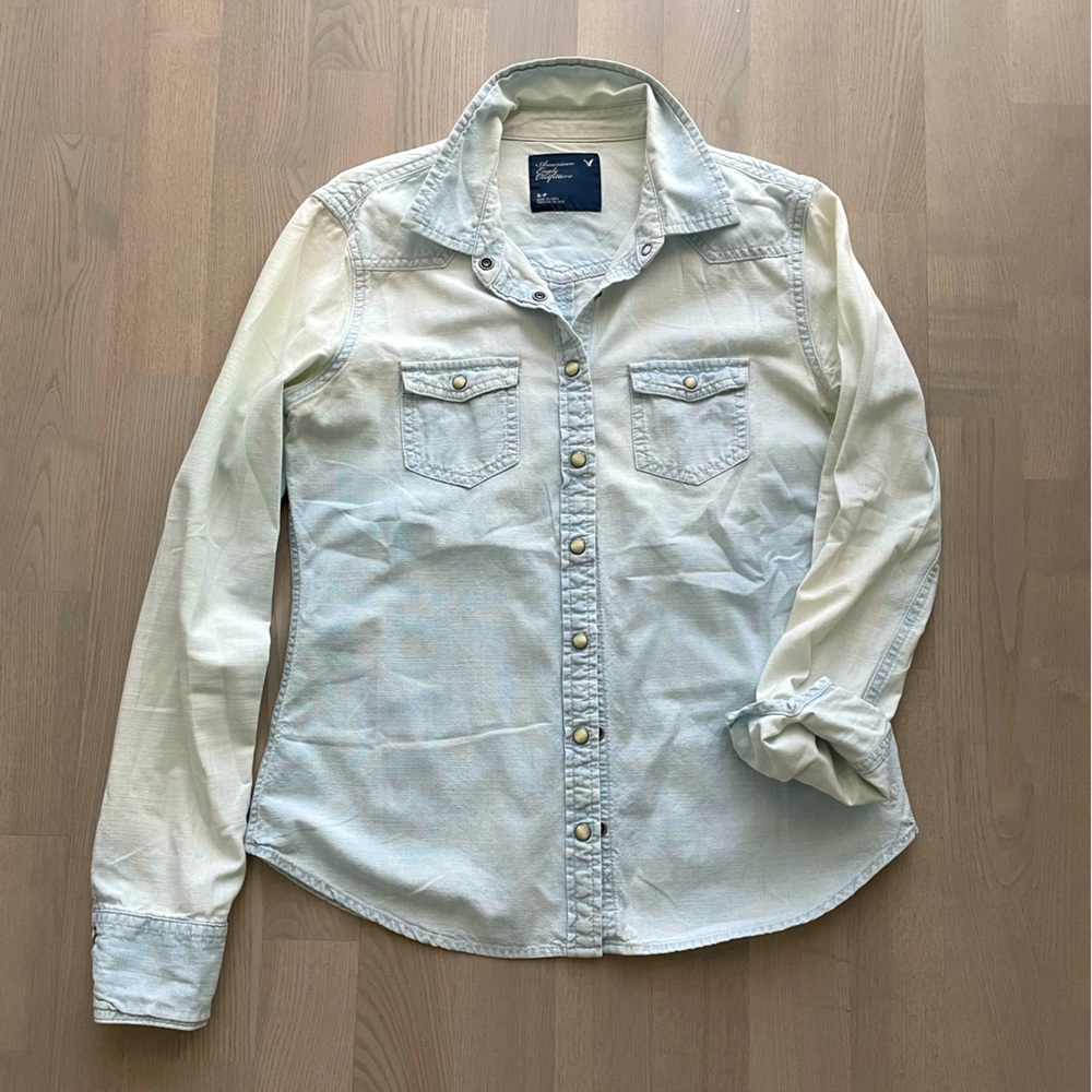 American Eagle Light Wash Blue Basic Denim Shirt with Pearly Snaps